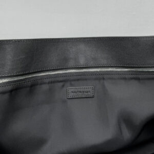Balenciaga Grungy Medium Messenger Bag Black